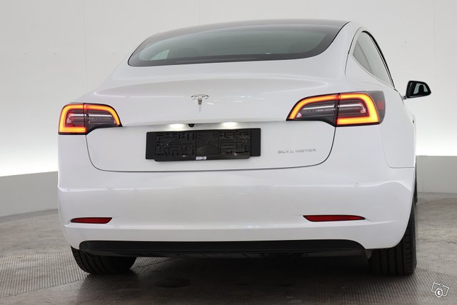 Tesla Model 3 10