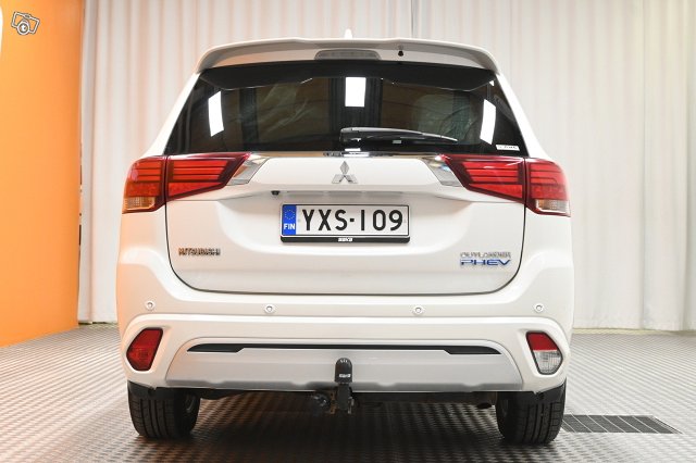 Mitsubishi Outlander PHEV 5