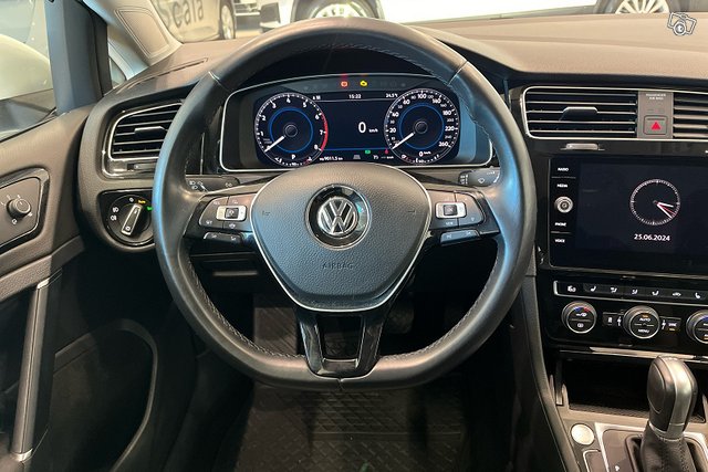 Volkswagen Golf 10