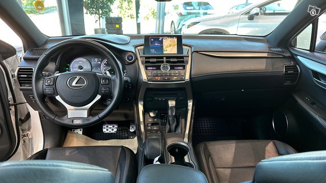 Lexus NX 10