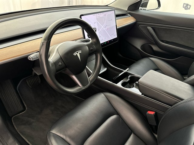 Tesla Model 3 7