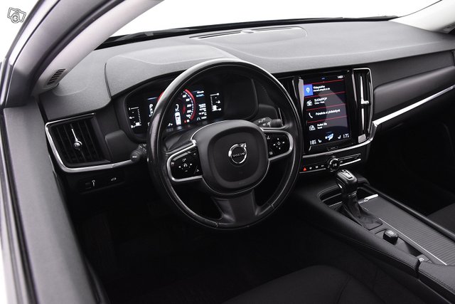 Volvo V90 16