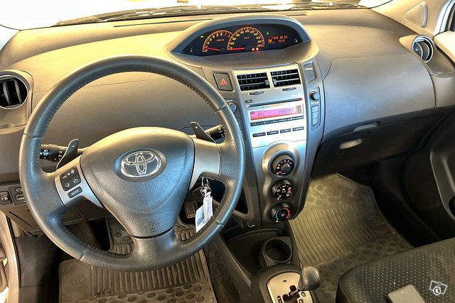 Toyota Yaris 4