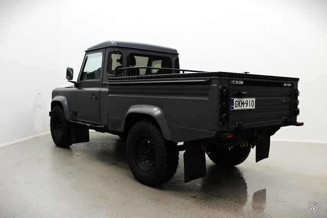 Land Rover Defender 2