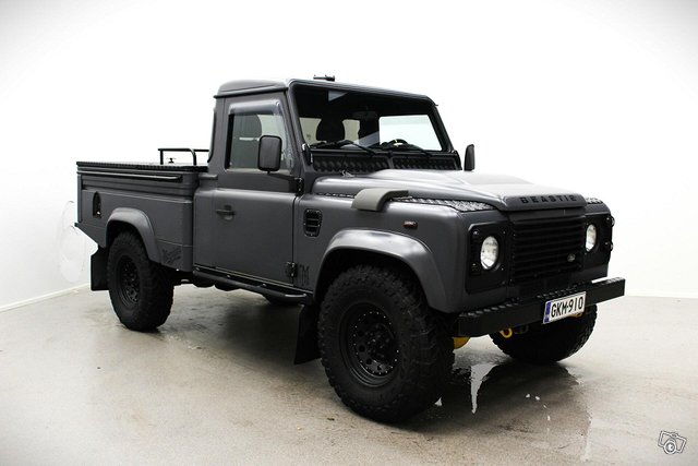 Land Rover Defender 10