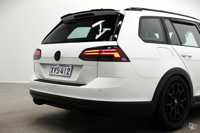 Volkswagen Golf 10