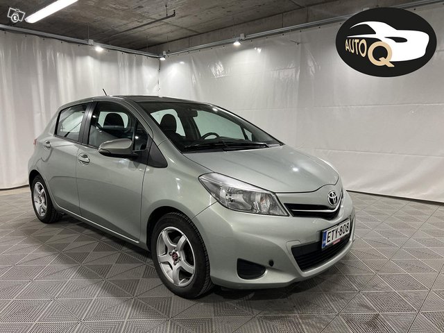 Toyota Yaris 1