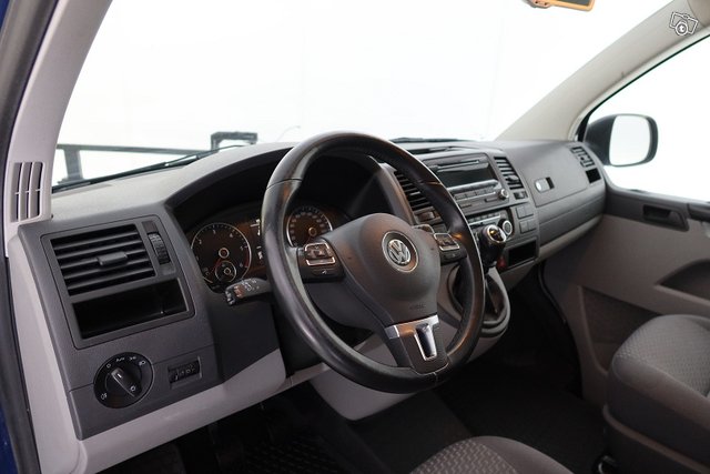 Volkswagen Caravelle 13