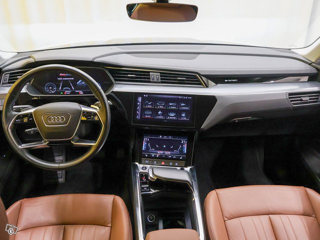 Audi E-tron 15