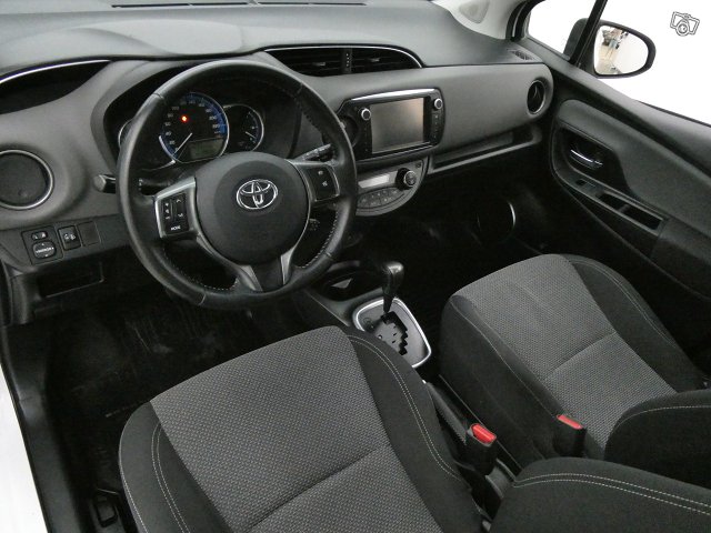 Toyota Yaris 9