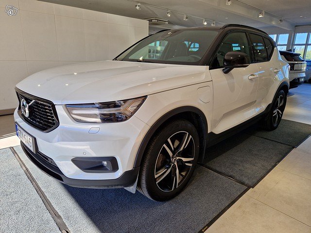 VOLVO XC40