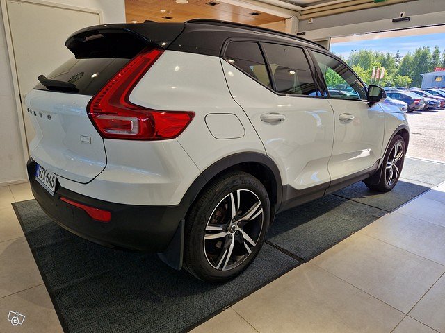 VOLVO XC40 3