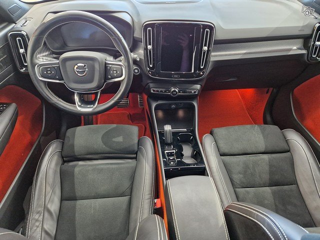 VOLVO XC40 13