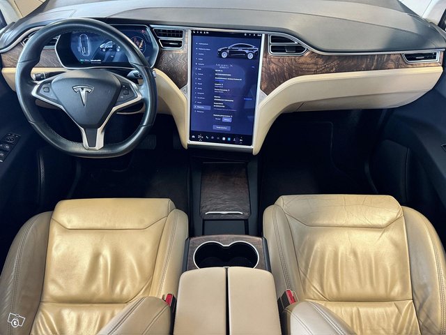 Tesla Model X 20