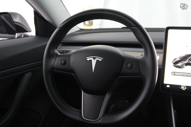 TESLA MODEL 3 13