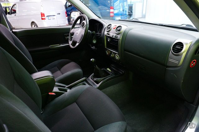 Isuzu D-Max 11