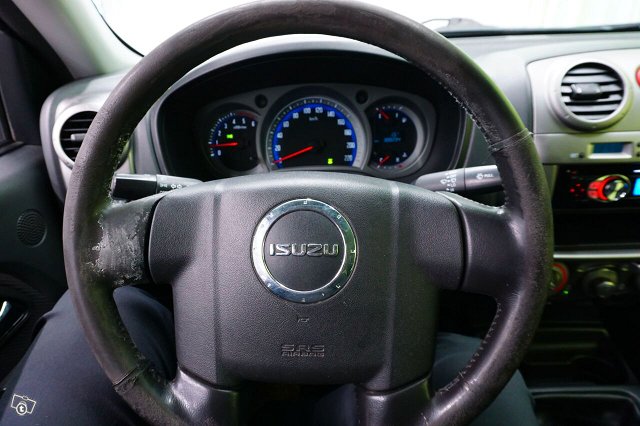 Isuzu D-Max 13