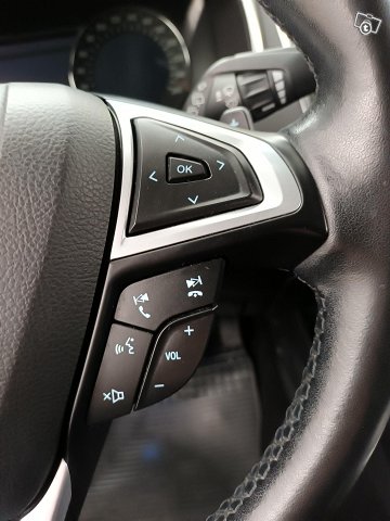 Ford Galaxy 9