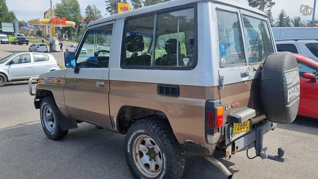 Toyota Land Cruiser 8