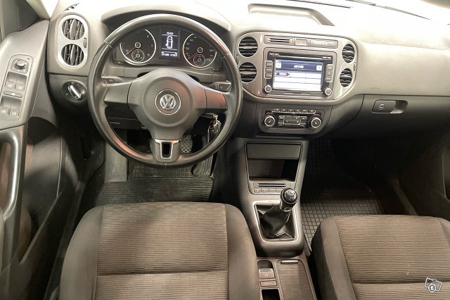 Volkswagen Tiguan 8