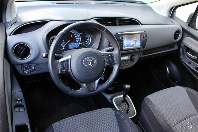 Toyota Yaris 14
