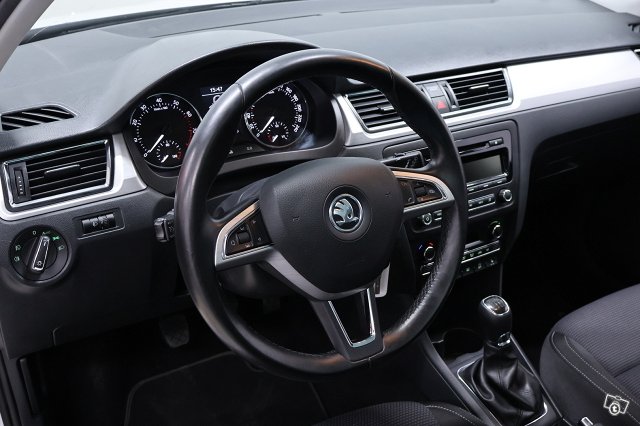 SKODA RAPID SPACEBACK 11