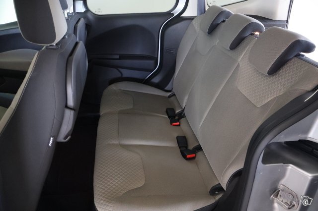Ford Tourneo Courier 13
