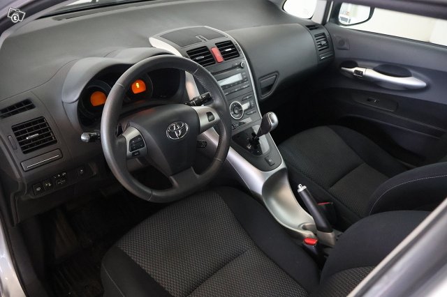 Toyota Auris 11