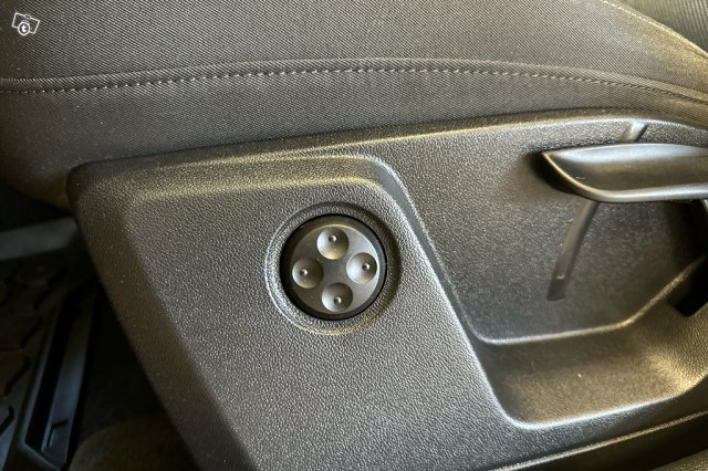 Audi Q2 14
