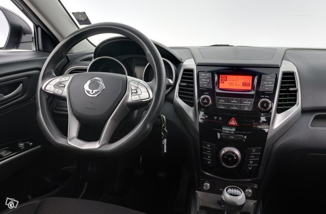 Ssangyong Tivoli 12