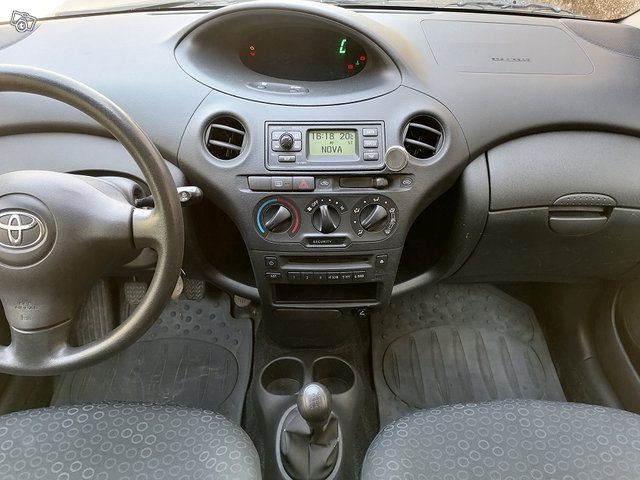 Toyota Yaris 12