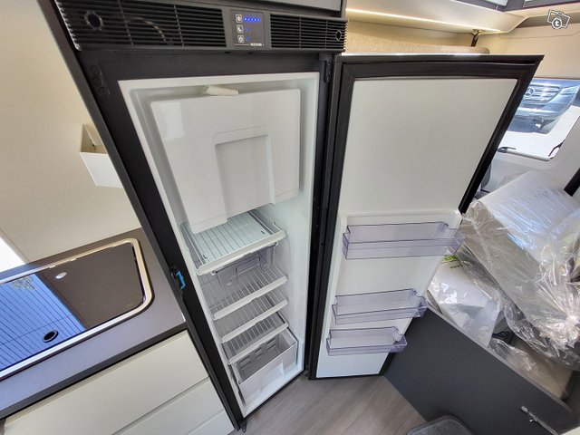 Adria TWIN SUPREME 600 SPB 11