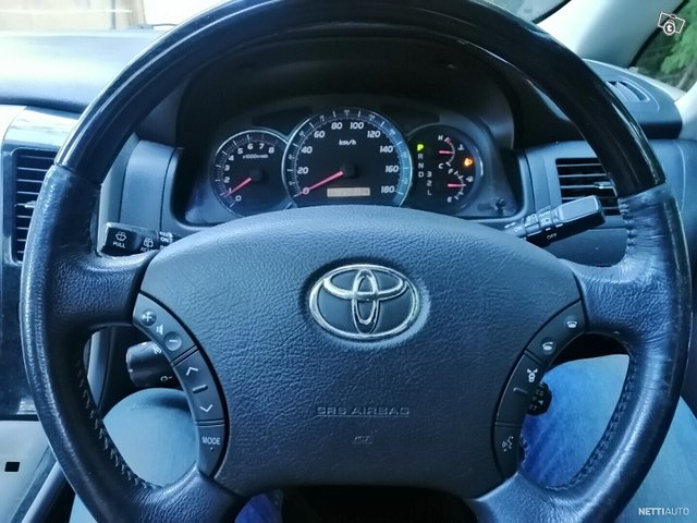 Toyota Alphard 4