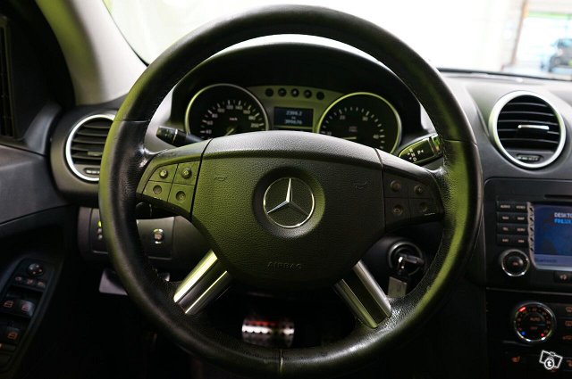 Mercedes-Benz ML 12