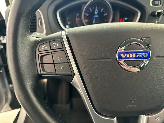 Volvo V40 Cross Country 18