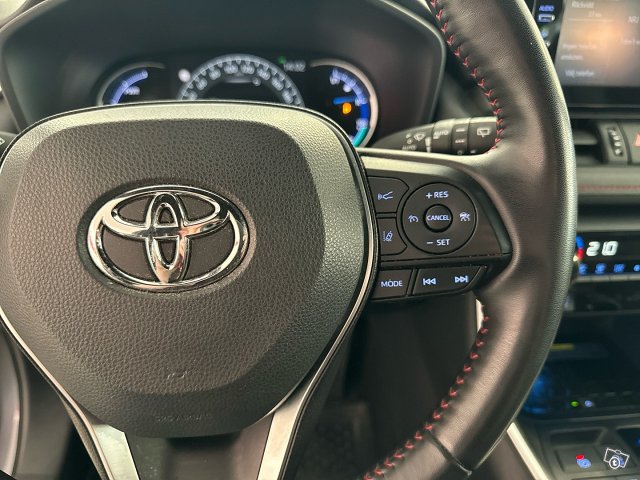 Toyota RAV4 Plug-in 19