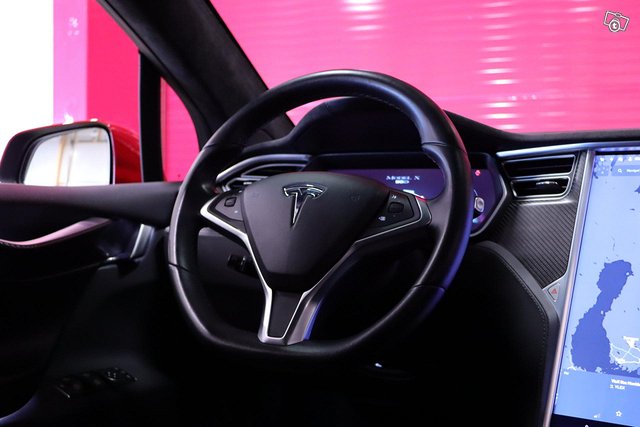 Tesla Model X 18