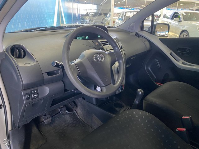 Toyota Yaris 15