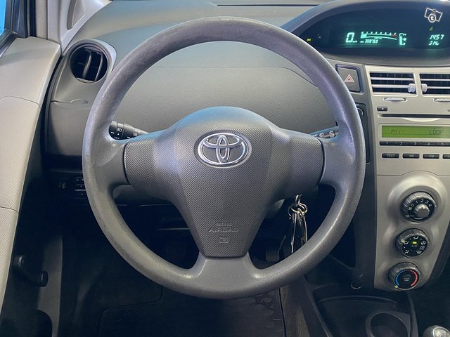 Toyota Yaris 17