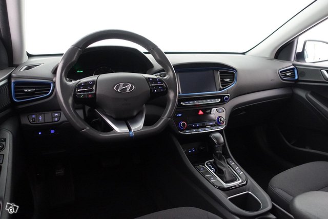Hyundai Ioniq Hybrid 16