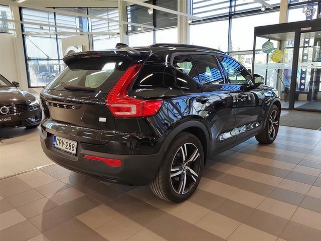 VOLVO XC40 5