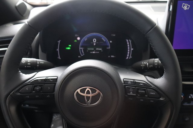 Toyota Yaris Cross 12