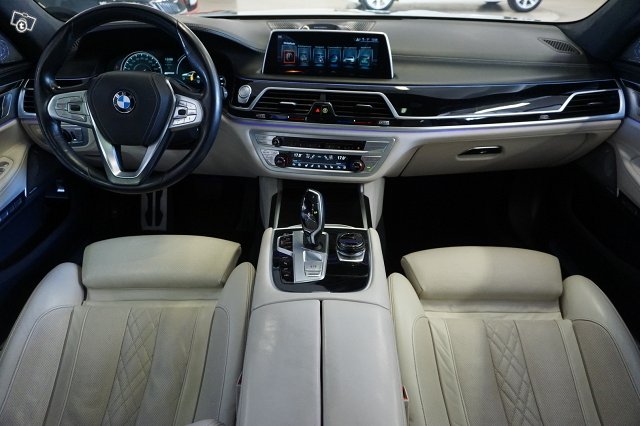 BMW 740 9