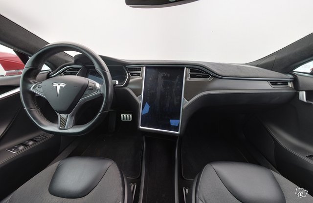 Tesla Model S 7