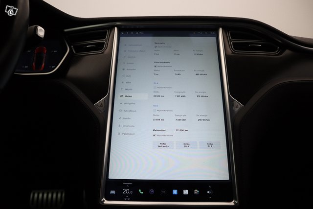 Tesla Model S 18
