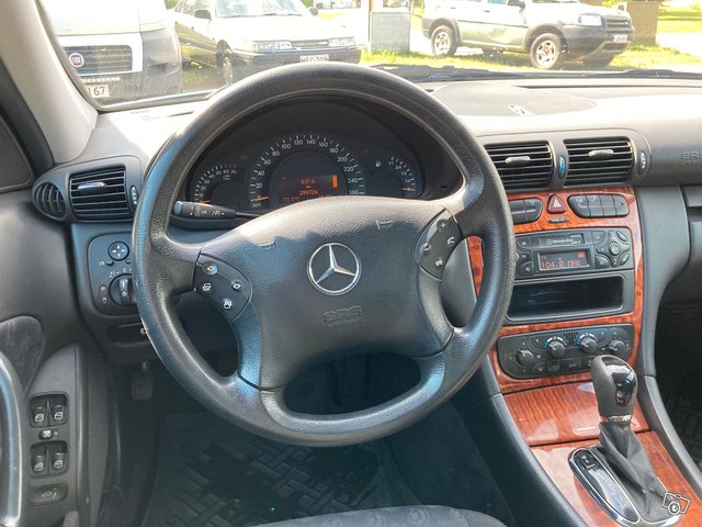 Mercedes-Benz C 180 11