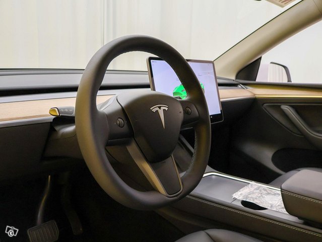 Tesla Model Y 3