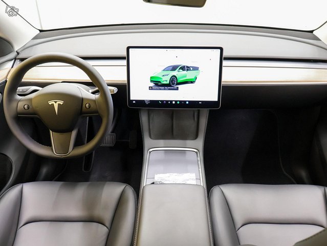 Tesla Model Y 11