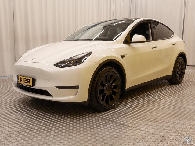 Tesla Model Y 24