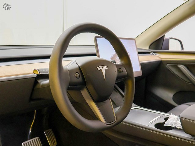 Tesla Model Y 3